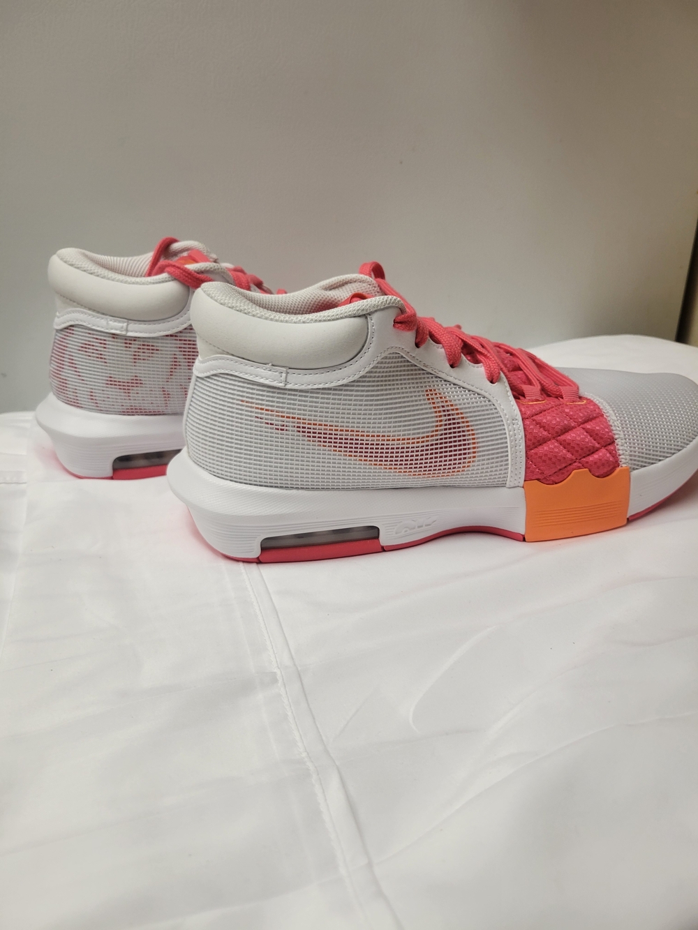 Nike White & Pink Low-Top Trainers